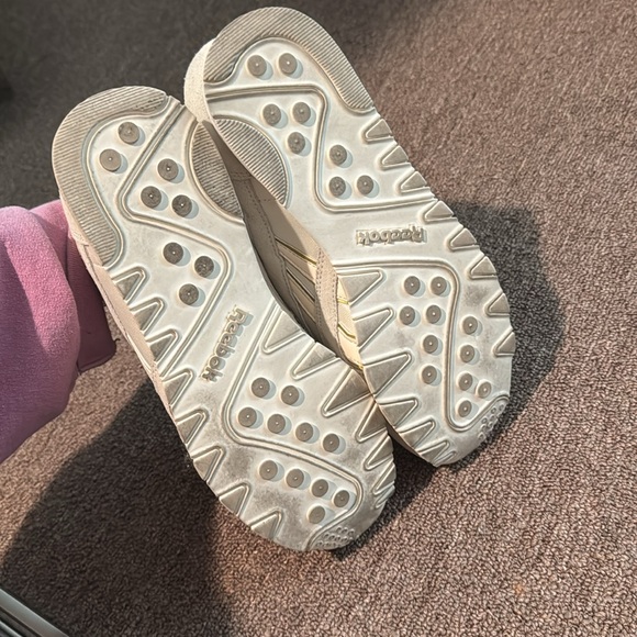 Reebox - Picture 3 of 4